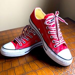 Chuck Taylor’s Low Top All⭐️Star sz 7